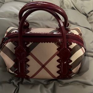 NEVER WORN CUTE VINTAGE Burberry BAG!!❤️❤️❤️❤️ Super CHIC